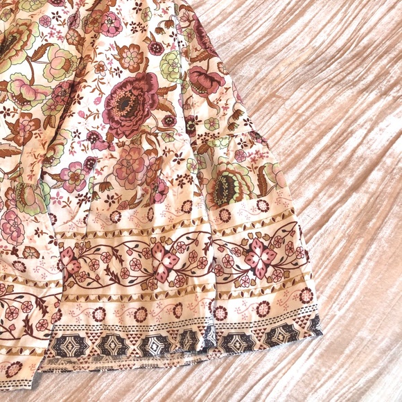 🎉HP🎉 Boho Floral Wrap Midi Dress - Picture 6 of 11